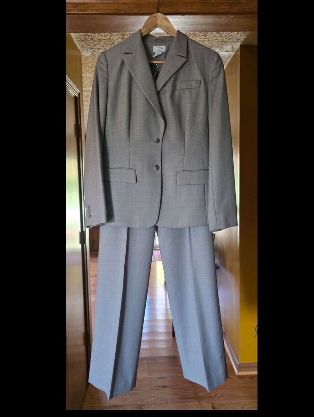 Ann Taylor Lightweight Wool Blend Pants Suit Blazer 2 Pants 4 Jacket Like New
